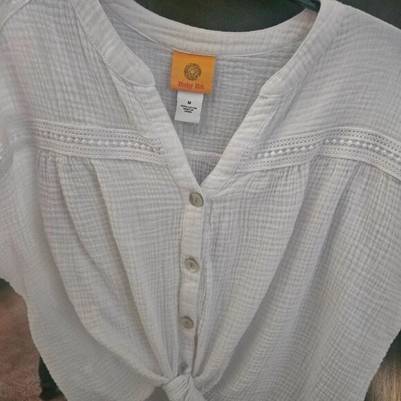 Ruby red Soft boho 100% cotton White crinkle front tie Vneck top M - Picture 2 of 5